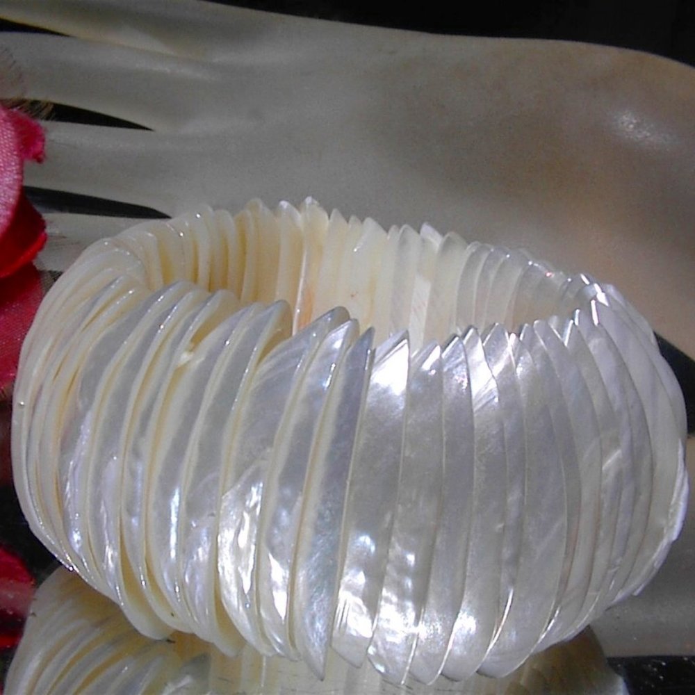 Vintage MOTHER OF PEARL Shell BRACELET~ Classic 1950's FULL OF LUSTER